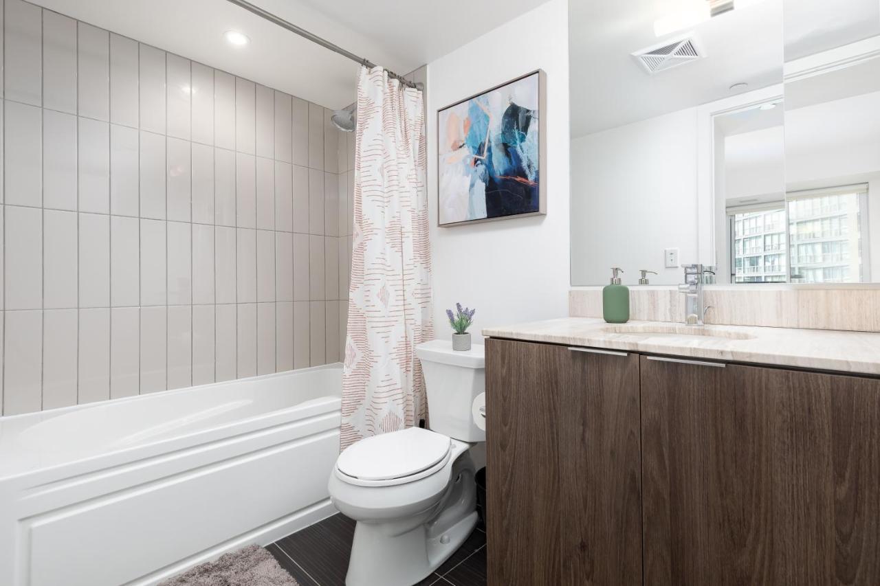 Apartmán Upscale & Modern 2Bd + Den 2Ba Heart Of Downtown! Toronto Exteriér fotografie