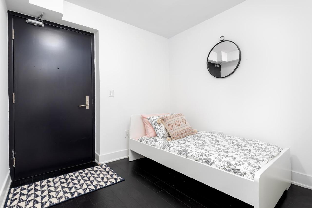 Apartmán Upscale & Modern 2Bd + Den 2Ba Heart Of Downtown! Toronto Exteriér fotografie
