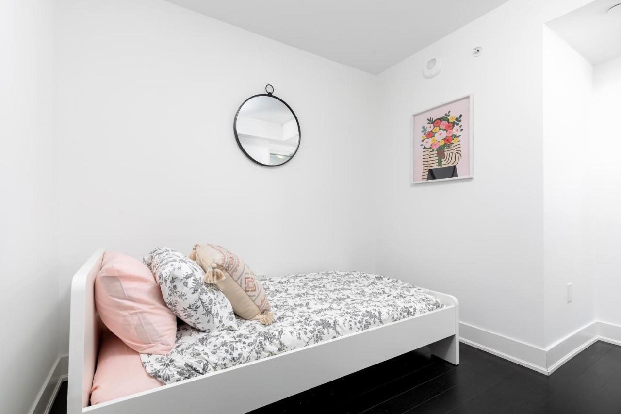 Apartmán Upscale & Modern 2Bd + Den 2Ba Heart Of Downtown! Toronto Exteriér fotografie